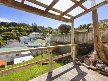 Prime Stanley Street Home & Income!