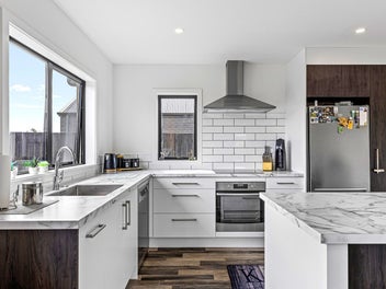 Sunny Nga Roto starter or holiday escape