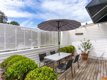 Charming Cottage with Valley Views