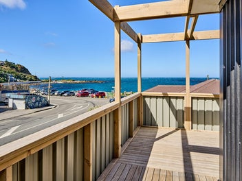 COMMERCIAL OPPORTUNITY WITH A RESDIENTAL TWIST