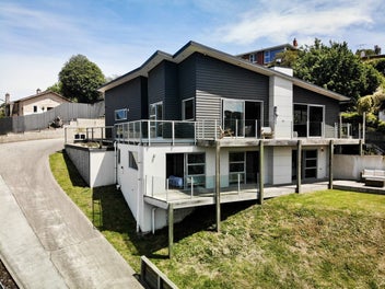 Elevated Mornington home with panoramic views