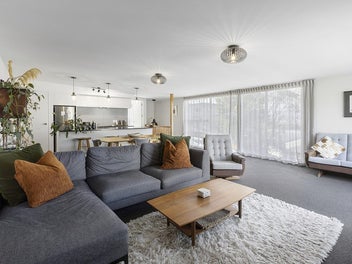 CAREFREE LIVING & HARBOUR VIEWS ON THE CITYFRINGE