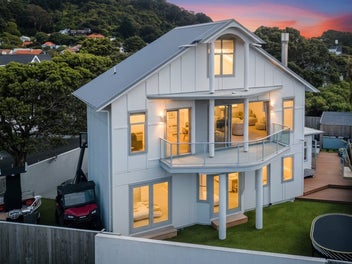 SEASIDE SANCTUARY, SUN AND SPACE