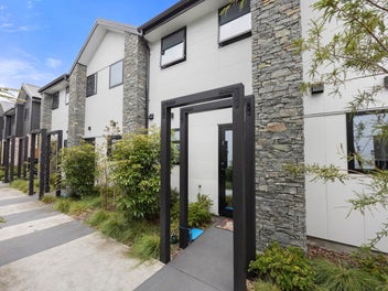 Modern Coastal Living Awaits!