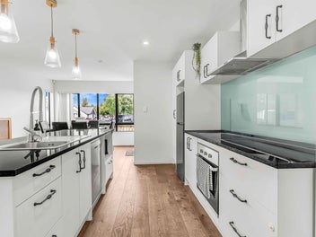 Four Bedroom with Seamless Indoor–Outdoor Flow