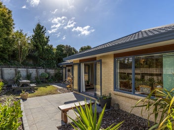 Central Secluded - Brick Gem!