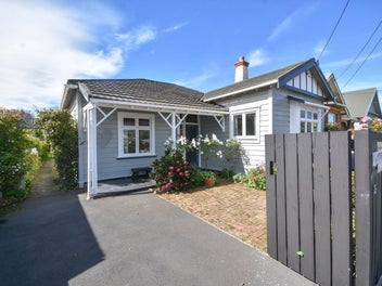 Charming Two-Bedroom St Clair Gem