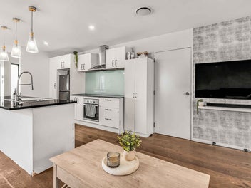 Modern Family Living in a Prime Takanini Location
