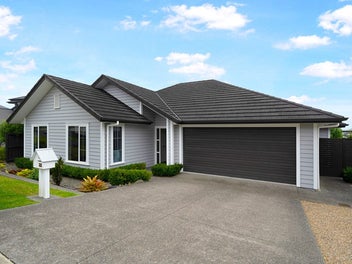 Single-Level Living with Stunning Sea Views