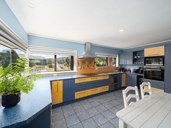 Spacious Family Living in a Peaceful Cul-de-Sac