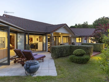 Private Sanctuary in Magnificent Gardens