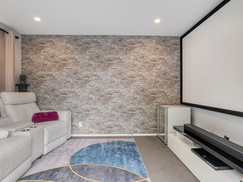 A MUST SEE! HIDDEN QUIET OASIS