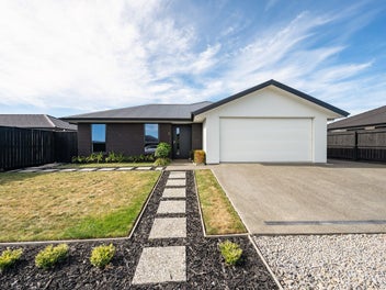 Shepperton Standout - Stylish & Sleek!