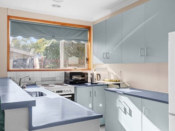 SUN, SIMPLICITY & EASY LIVING