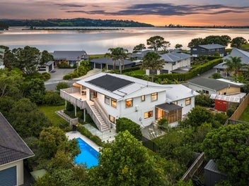 Dunbar resort with easy beach access and views