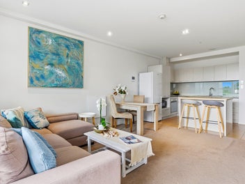 Cosy Takapuna Retreat - Sky Tower Views