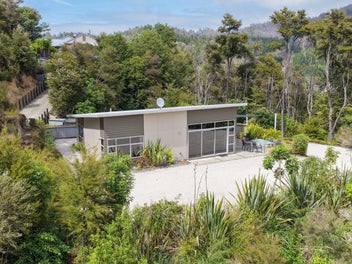 Private Kaiteriteri Retreat For Sale