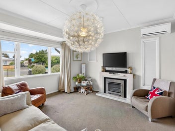 Charm With Easy Living & Location