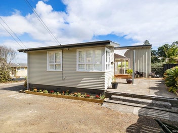 A Seaside Sanctuary with Stunning views on 700m²+