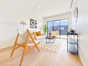 Modern Living & Garage Near Karaka