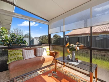 Lifestyle Ease with Shopping and Services in Reach