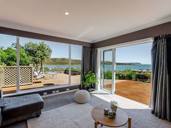 Stunning Mana Island Views in Prime Paremata