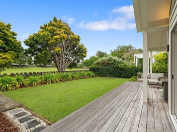 Architectural Distinction On The Park!