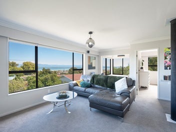 Exceptional Value - Views, Space and Family Living