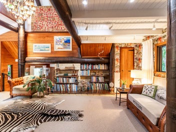 NEWLY RENOVATED HOME, GARDEN SANCTUARY