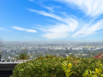 Step Into Sun-Soaked Comfort and Classic Charm!