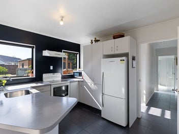 Sun soaked living in Kelvin Grove