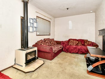 DO-UP GOLD - PRICED TO SELL