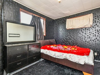 DO-UP GOLD - PRICED TO SELL