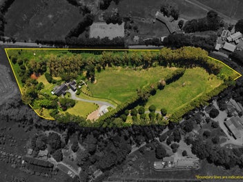 A Rare 11.8 Acre Clevedon Lifestyle Retreat!