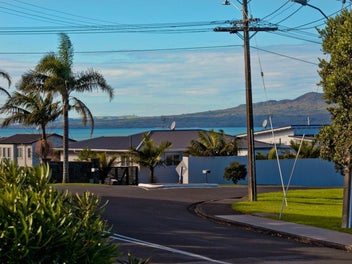 Triple Income on 1,012m² Flat Freehold Section