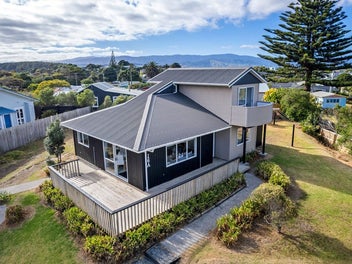 Live the Beach Dream - Space, Views & Sun