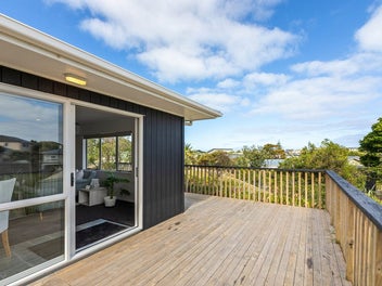 Live the Beach Dream - Space, Views & Sun