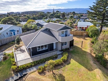 Live the Beach Dream - Space, Views & Sun