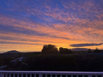 Sun-soaked 3 Bedroom on Picquet – Views Galore!