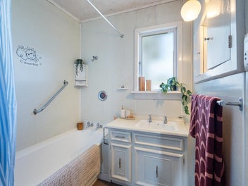 Solid 1950s Brick & Tile in Georgetown