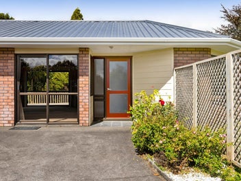 Private Bush Outlook Meets Modern Comfort