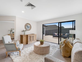 Walking distance to Botany College