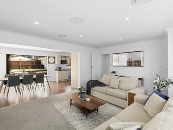 Sun-Filled Modern Living in Kelson!