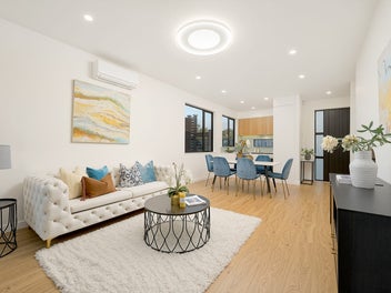 Special New Build - Top Quality - Must View