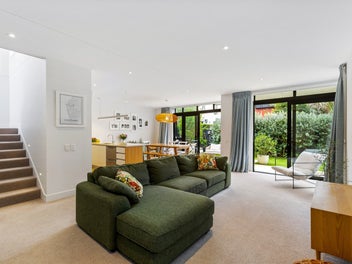 Willis Bond - Standalone beauty