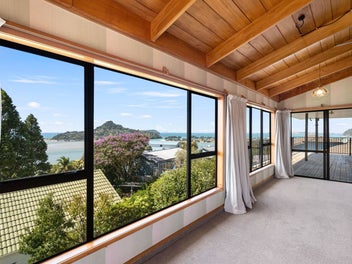 Breathtaking views, boat parking and all day sun!