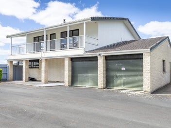 Large Lifestyle Property with Style and Comfort