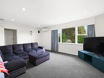 Huge Backyard | Family-Friendly | Near Hospital