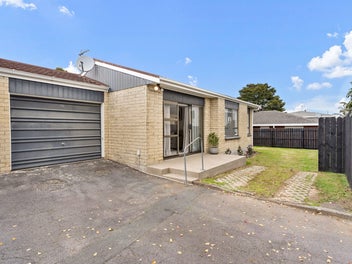 2 Bedroom That Ticks All Boxes - Must Be Sold!