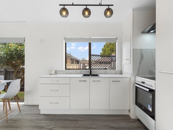 2 Bedroom That Ticks All Boxes - Must Be Sold!